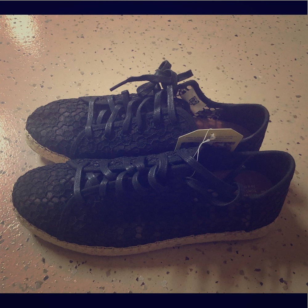 Toms Black Lace Mosaic Mesh Shoes Size 8 Brand New